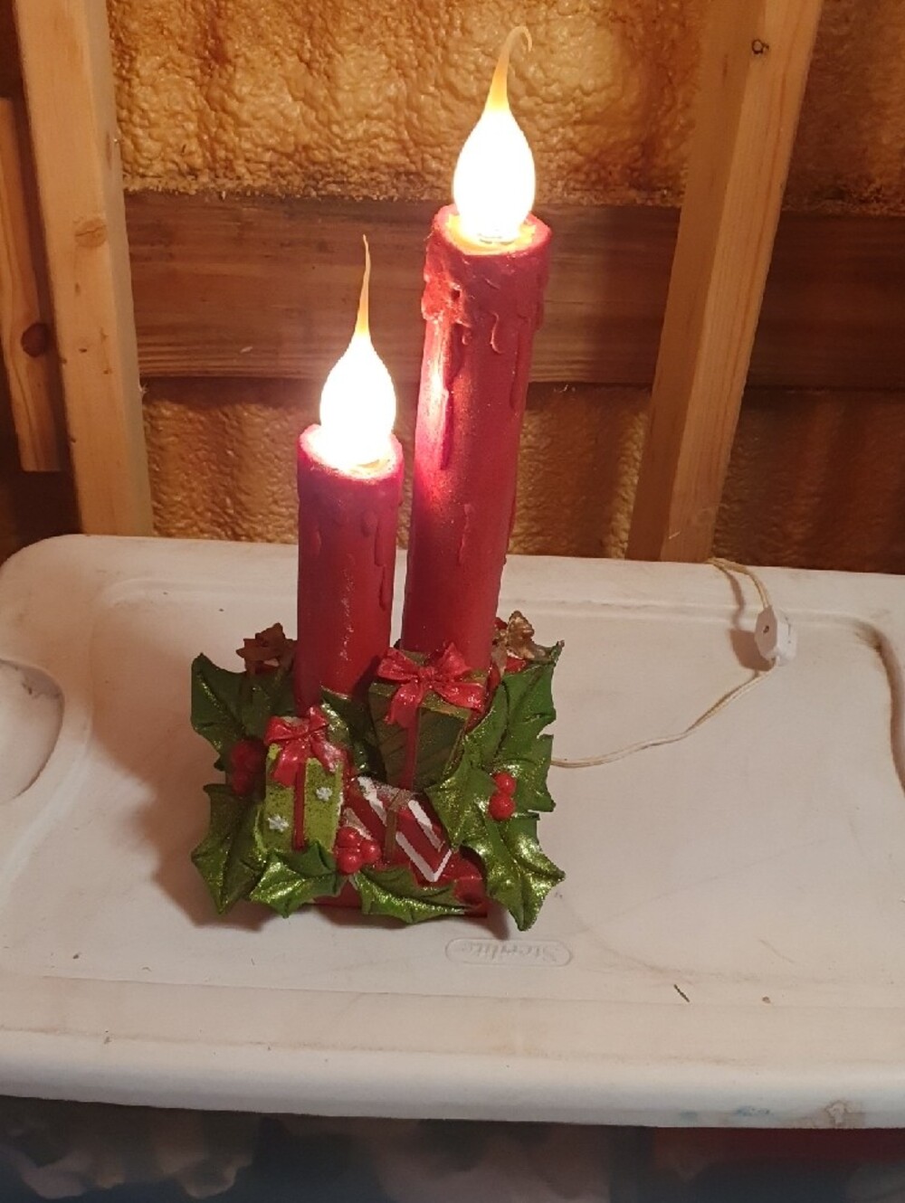 💜 Red LED Christmas Candle Pair with Holly and Gifts - Picture 12 of 13